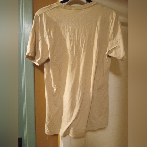 LIKE NEW HOOTERS makes me happy tee - Picture 3 of 3